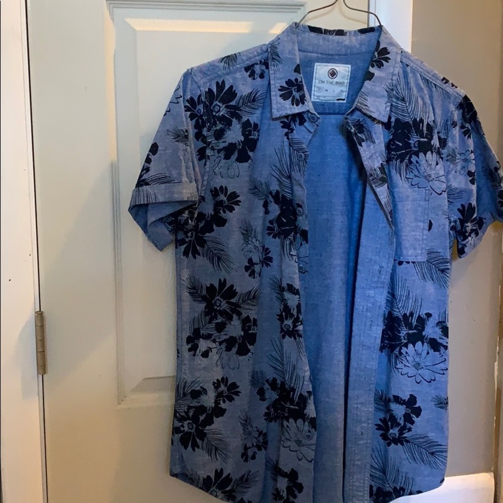 BUTTON UP